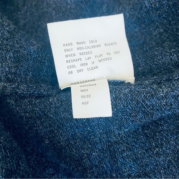 Artefact Navy 100% Merino Wool V Neck Sweater Size L - Picture 6 of 6